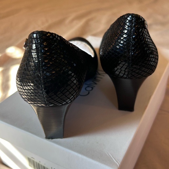 Calvin Klein Saxton Black Python Wedge Pumps- size 9.5 - Picture 3 of 10